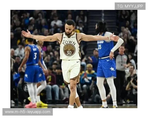 勇士力挫太阳，库里和穆迪成胜利功臣，库里勇士老大